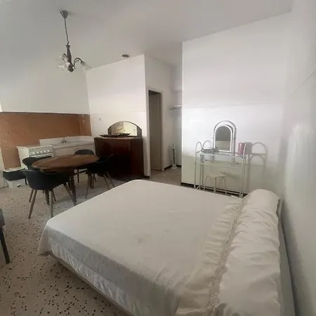 Studio Les Pieds Dans L'eau Apartment *